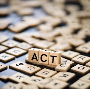 Portada del artículo. Fichas de madera con letras mayúsculas formando la palabra ACT